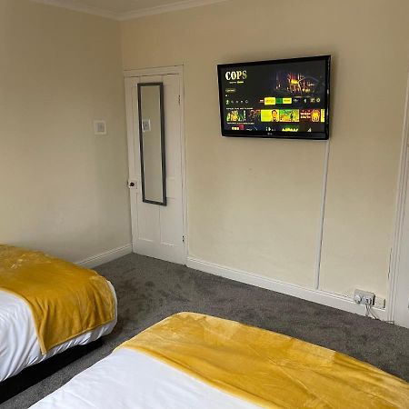 3 Bedrooms Comfortable Home With Jacuzzi Hot Tub Sleeps 10 レスター エクステリア 写真