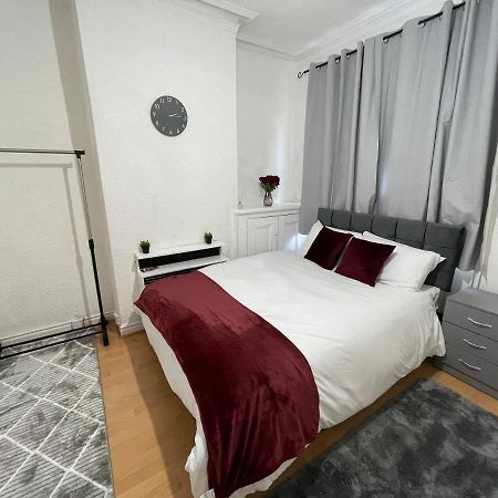 3 Bedrooms Comfortable Home With Jacuzzi Hot Tub Sleeps 10 レスター エクステリア 写真