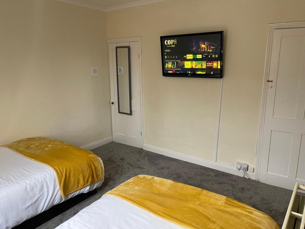 3 Bedrooms Comfortable Home With Jacuzzi Hot Tub Sleeps 10 レスター エクステリア 写真