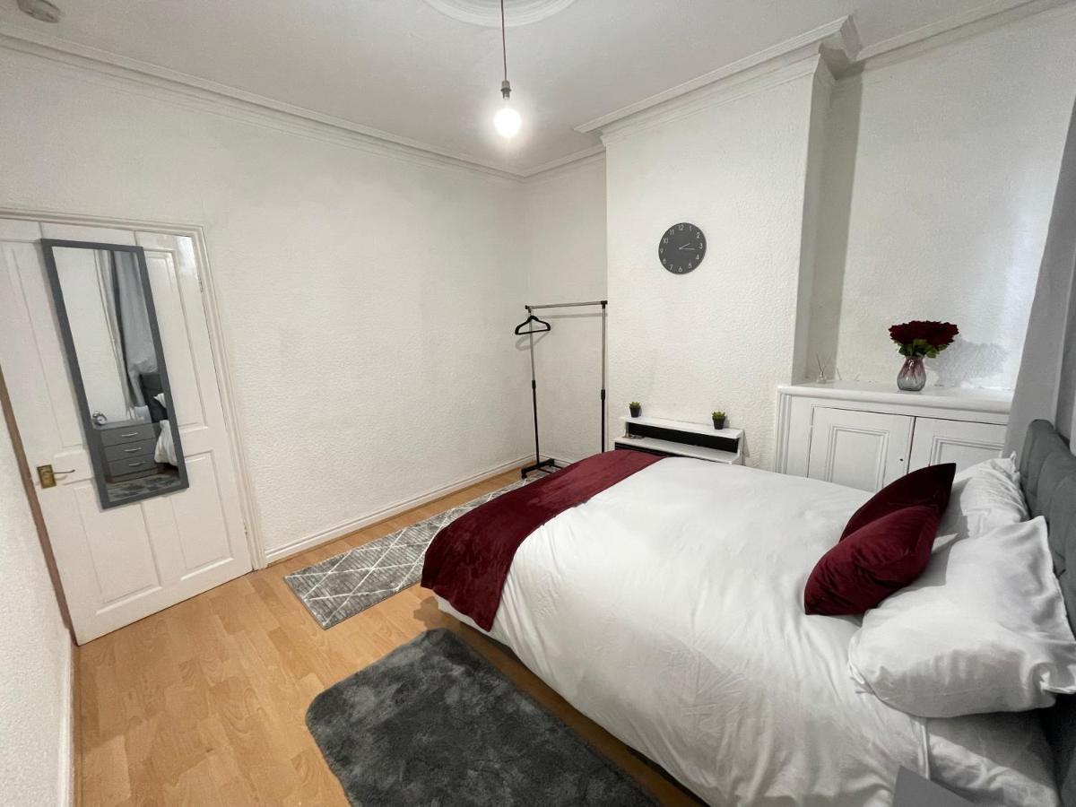 3 Bedrooms Comfortable Home With Jacuzzi Hot Tub Sleeps 10 レスター エクステリア 写真