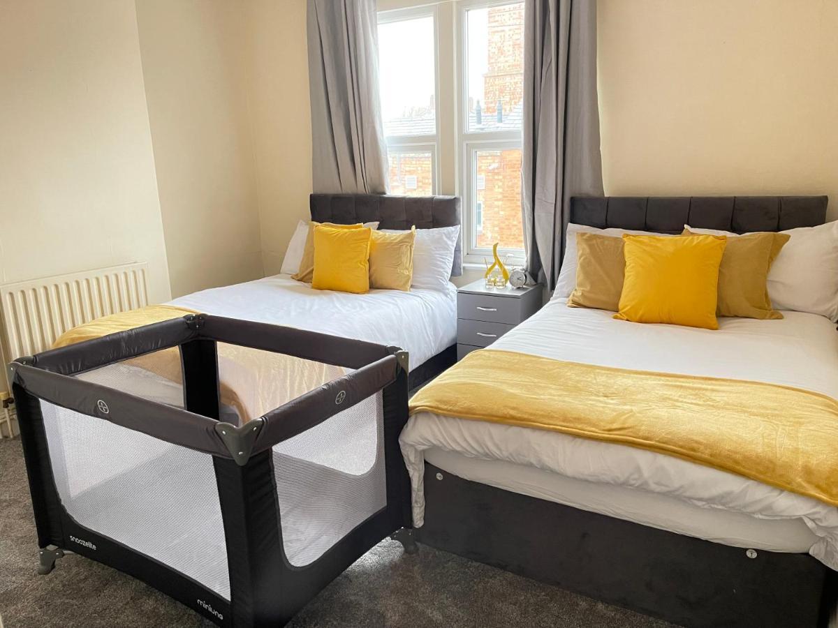 3 Bedrooms Comfortable Home With Jacuzzi Hot Tub Sleeps 10 レスター エクステリア 写真