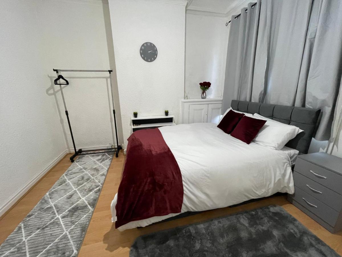 3 Bedrooms Comfortable Home With Jacuzzi Hot Tub Sleeps 10 レスター エクステリア 写真